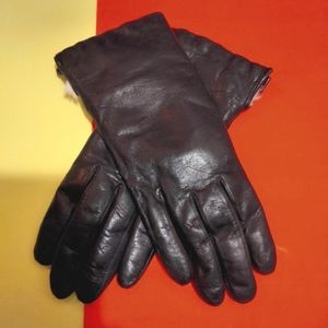 Women's Italian Leather Gloves with 100% real fur lining.